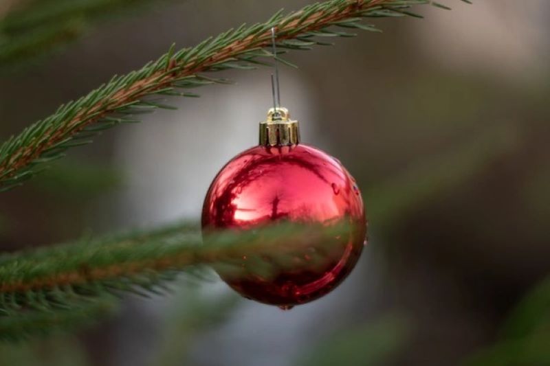 The Benefits of Choosing a Green Artificial Christmas Tree Over a Real Tree